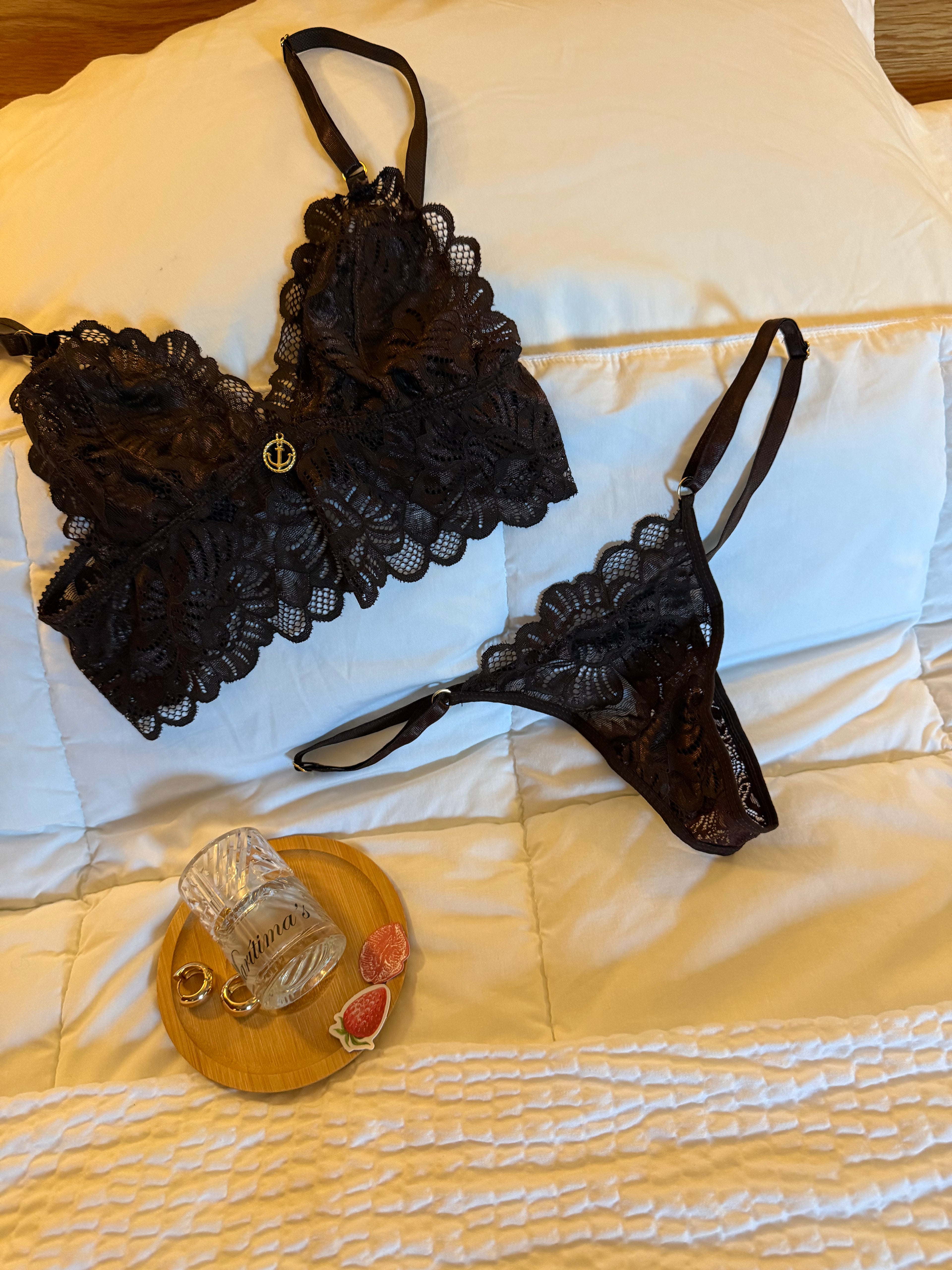Moccha Lace Set – lace bra and panty set, close-up detail