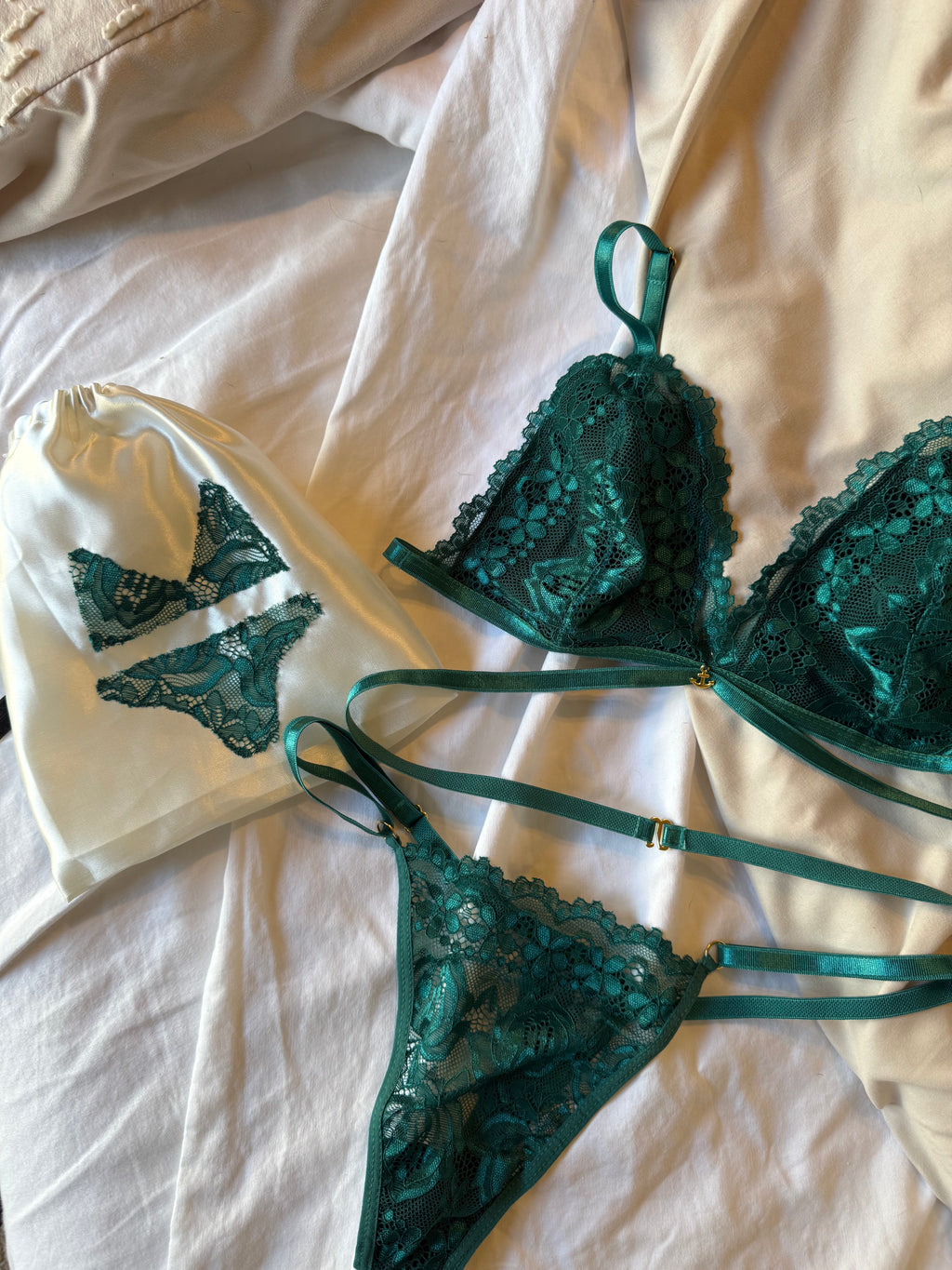 Scarlet Lace Set